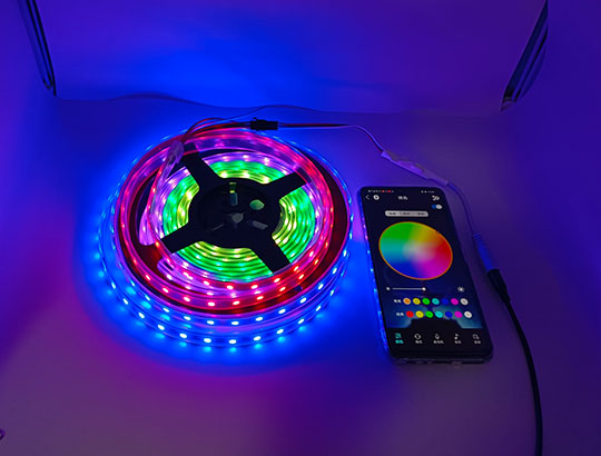 多功能惠州应急手电筒方案开发，手电筒驱动芯片厂家